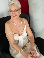 granny_naked_pics_gals_1172772